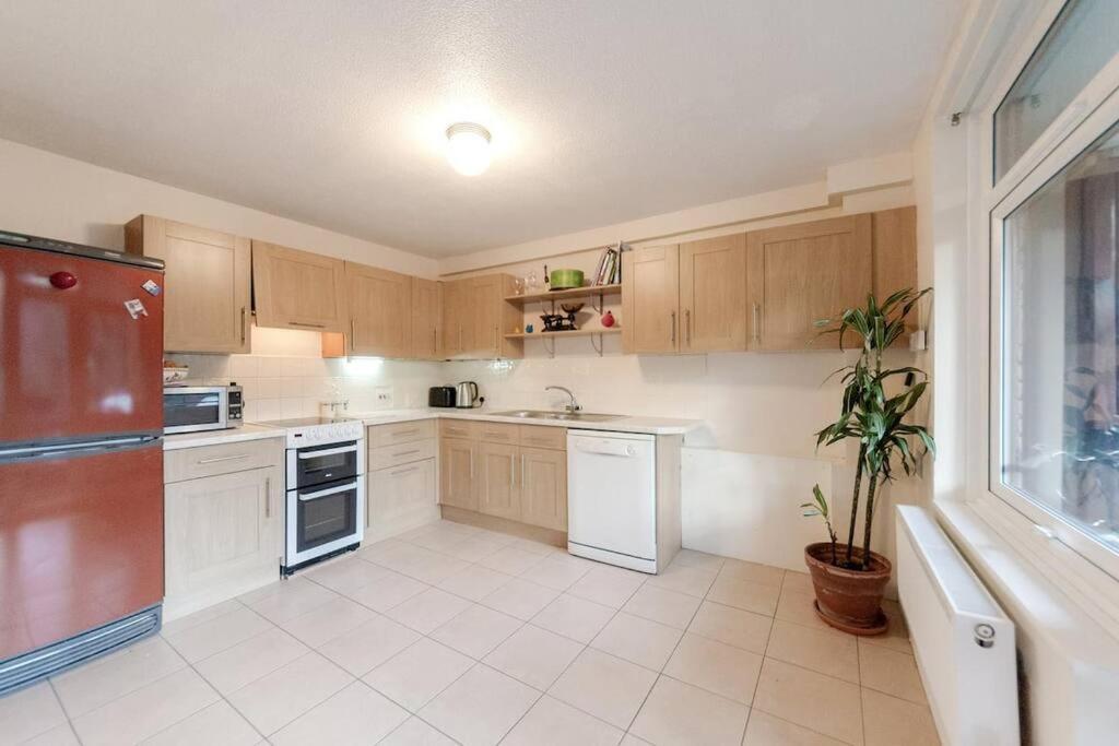 Spacious Two Double Bedroom Flat London Exterior photo