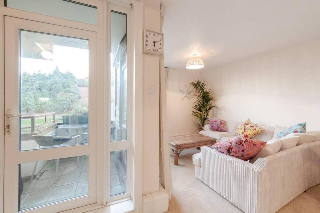 Spacious Two Double Bedroom Flat London Exterior photo