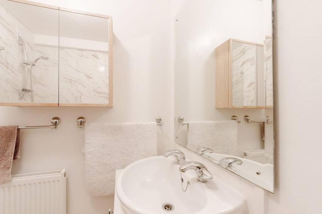 Spacious Two Double Bedroom Flat London Exterior photo