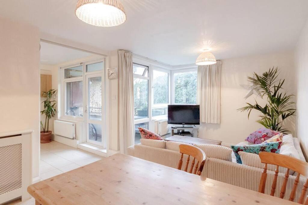 Spacious Two Double Bedroom Flat London Exterior photo