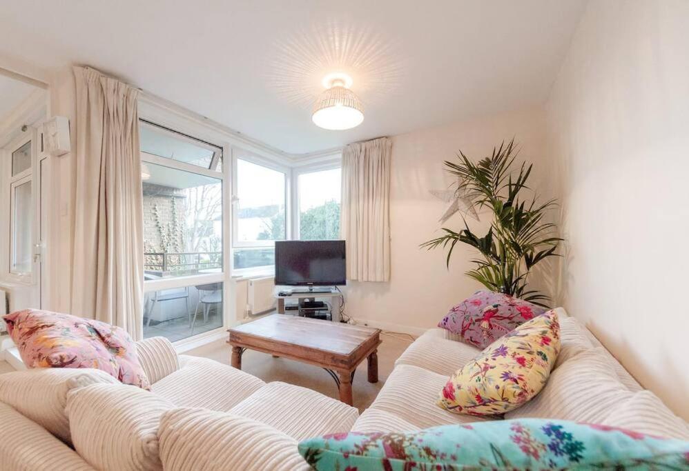Spacious Two Double Bedroom Flat London Exterior photo