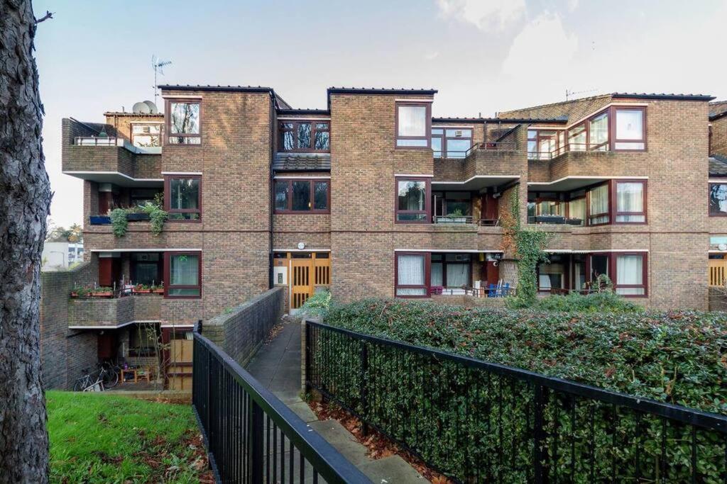Spacious Two Double Bedroom Flat London Exterior photo