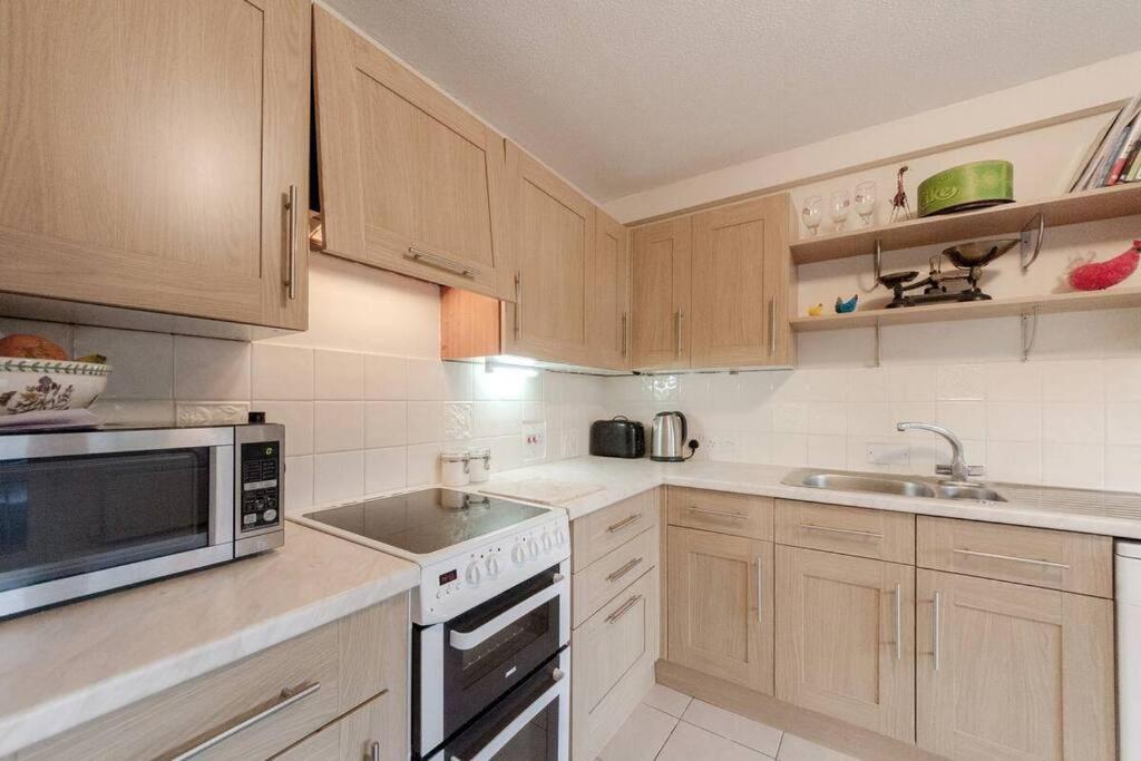 Spacious Two Double Bedroom Flat London Exterior photo
